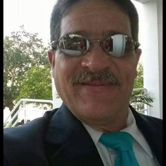 Meet your Posher, Carlos - Picture 1 of 1